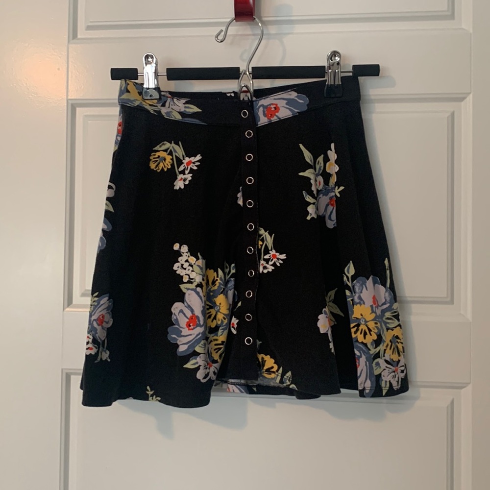 URBAN OUTFITTER high waisted black floral circle skirt